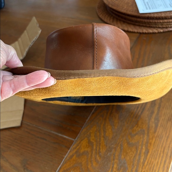 HENSCHEL SKULLYS LEATHER HAT - Picture 7 of 7